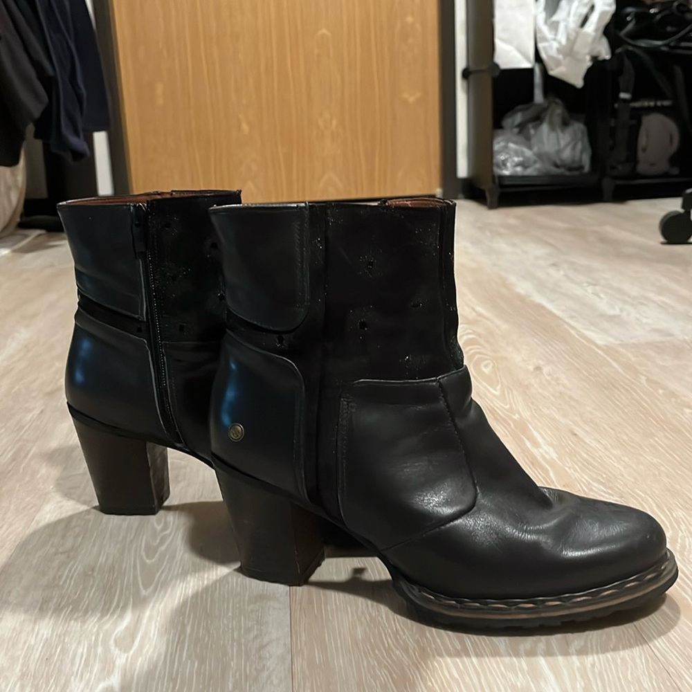 Neosens Black Leather Boots